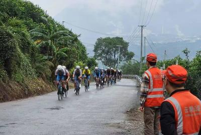 【云南】全力以赴 護航國際公路自行車賽 云南昭通公路局很拼