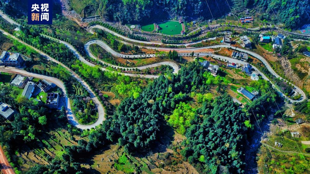 截至2022年年底 我國農村公路里程超過450萬公里