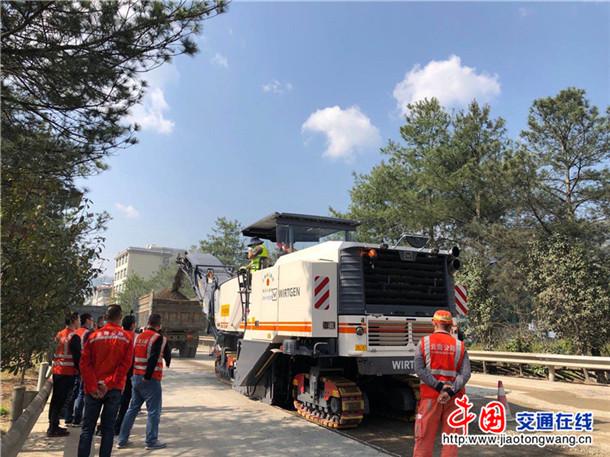 云南臨滄公路局再添養護“利器”，機械化養護施工水平持續提升