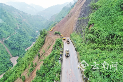 元陽(yáng)至綠春二級(jí)公路塌方，預(yù)計(jì)10天完成搶通